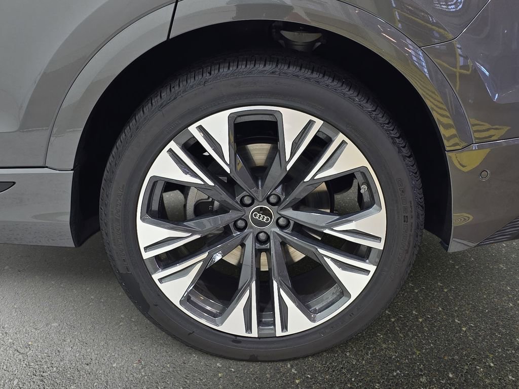 Used 2025 Audi Q8 Prestige w/ Prestige Package AWD/4WD image 34