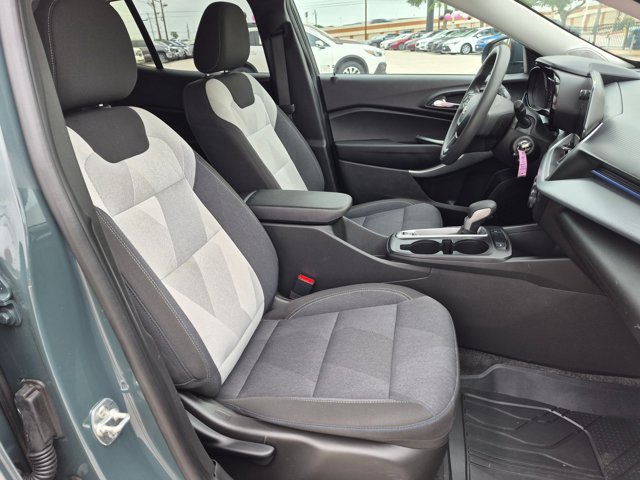 Used 2025 Chevrolet Trax LS w/ LS Convenience Package FWD image 20