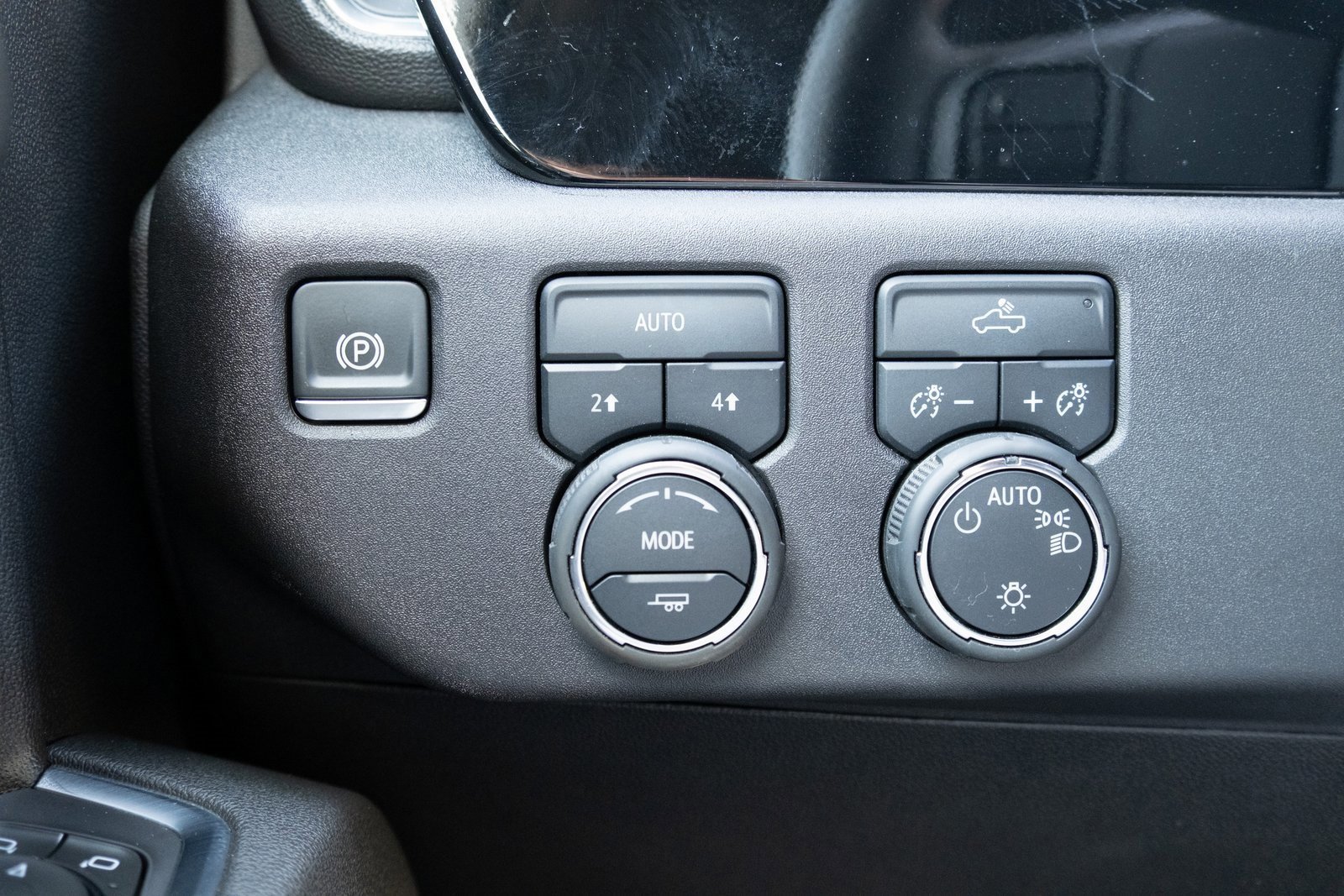 Used 2025 Chevrolet Silverado 1500 LT image 9