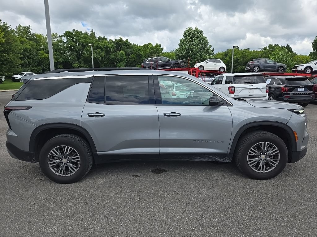 Used 2024 Chevrolet Traverse LT FWD image 8