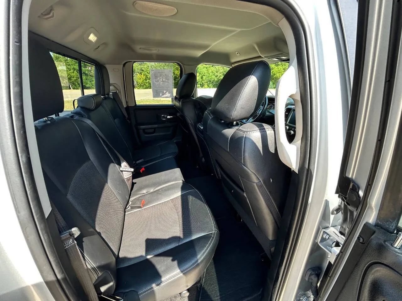 Used 2017 RAM 1500 Laramie RWD image 13
