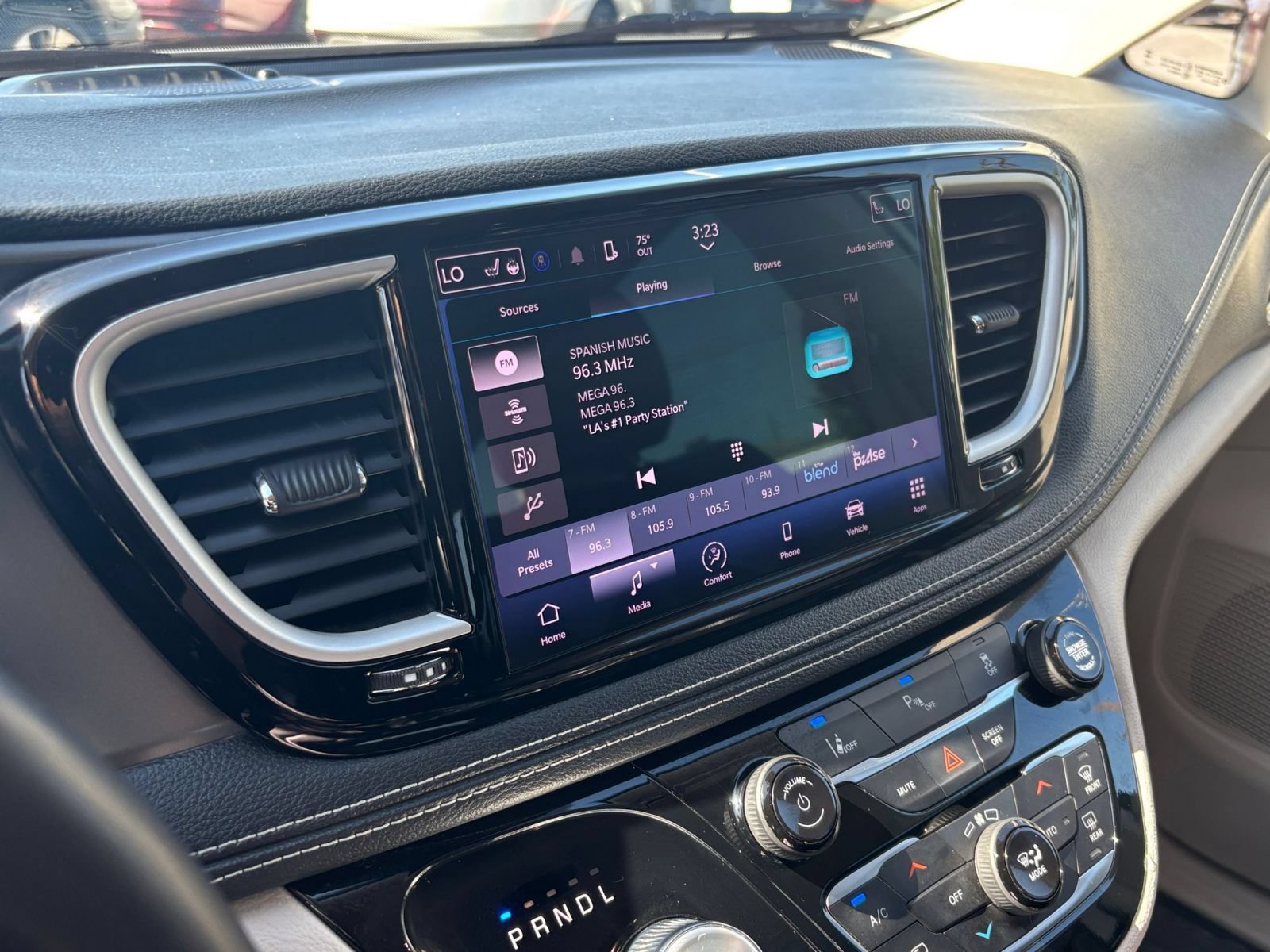 Used 2023 Chrysler Pacifica Touring-L FWD image 19
