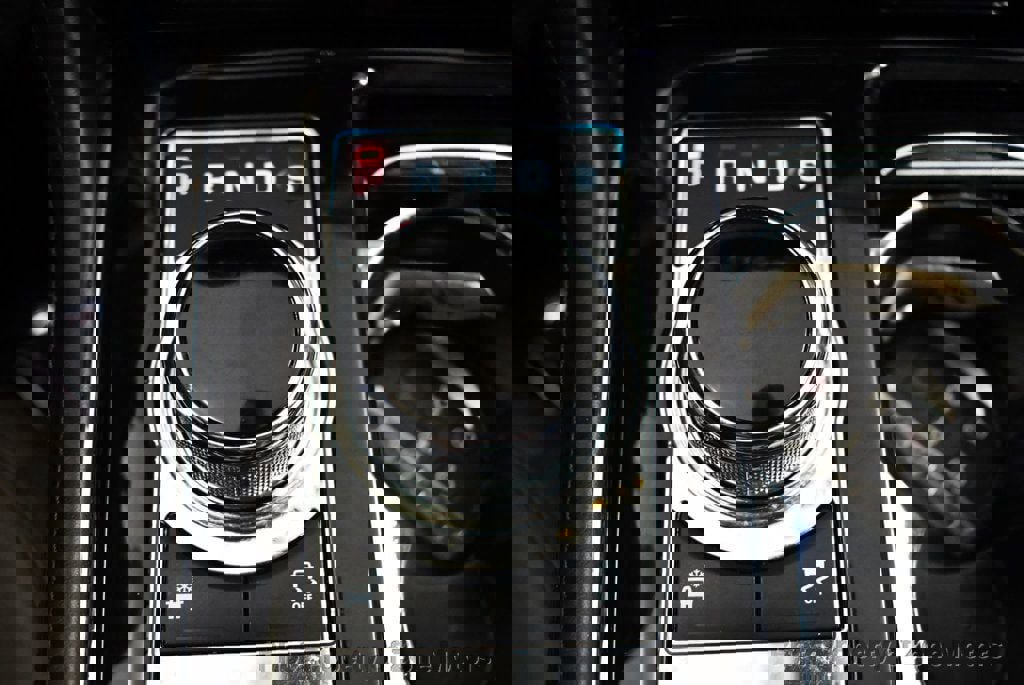 Used 2015 Jaguar XJ image 50