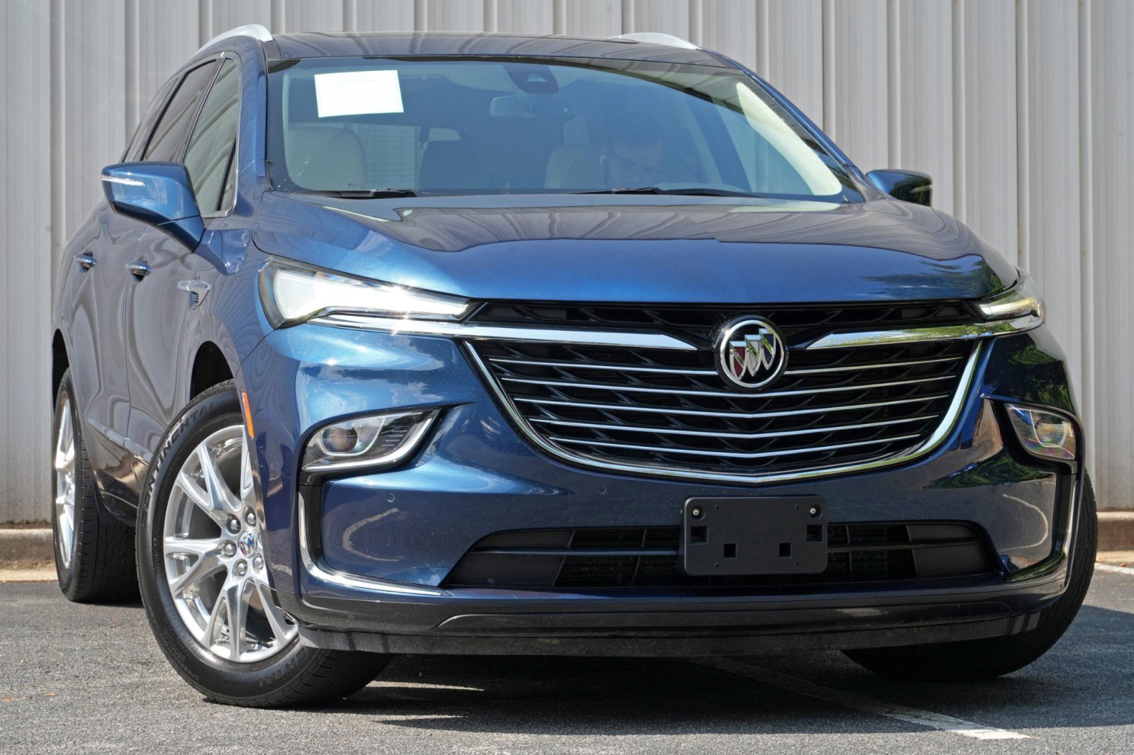 Used 2023 Buick Enclave Essence w/ Experience Buick Package FWD image 2
