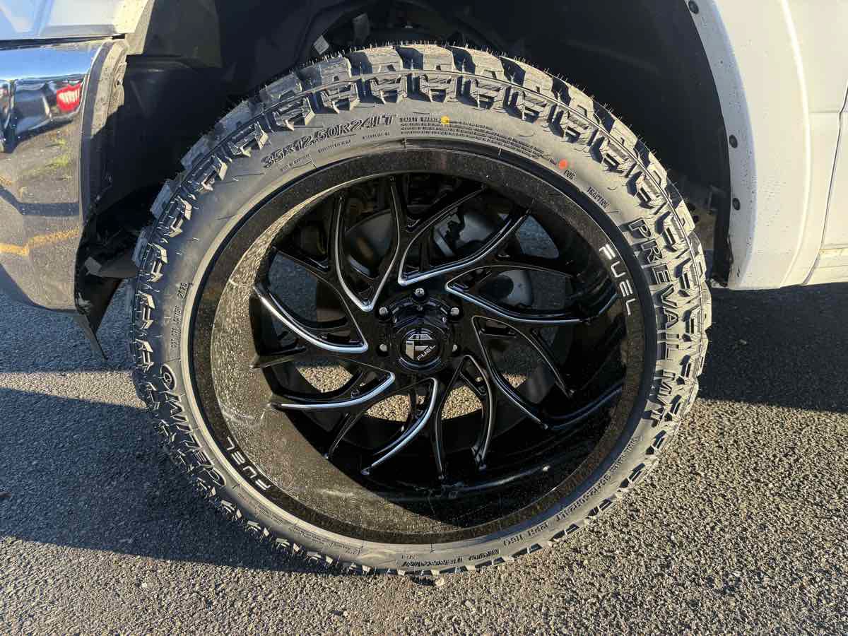 Used 2025 RAM 1500 Laramie AWD/4WD image 7