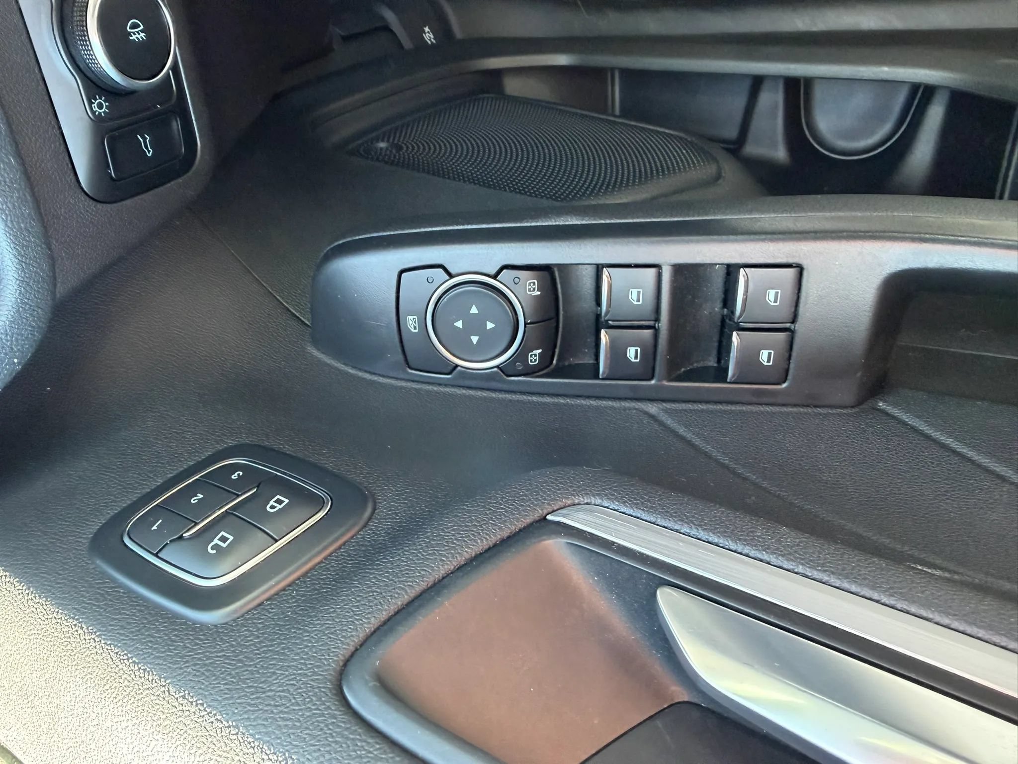 Used 2024 Ford Escape Platinum AWD/4WD image 22