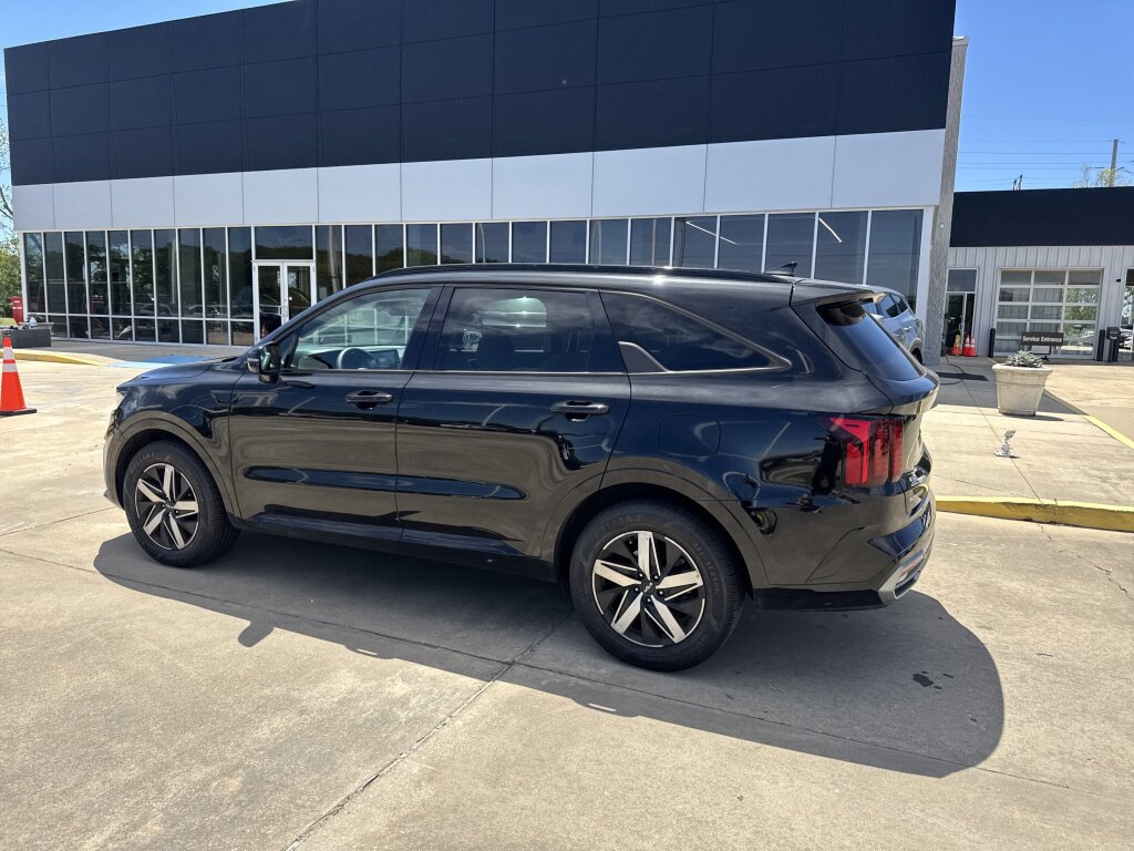 Certified 2023 Kia Sorento EX w/ Panoramic Sunroof Package image 24