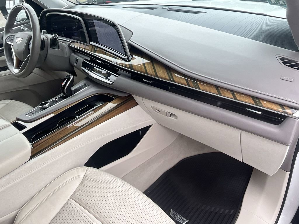 Used 2022 Cadillac Escalade ESV Premium Luxury Platinum w/ Heavy-Duty Trailer Package image 22
