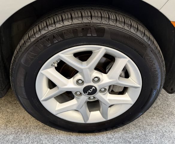 Used 2023 Kia Soul LX w/ Option Group 015 FWD image 25