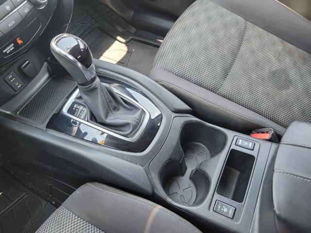 Used 2018 Nissan Rogue Sport SV w/ SV Technology Package FWD image 29