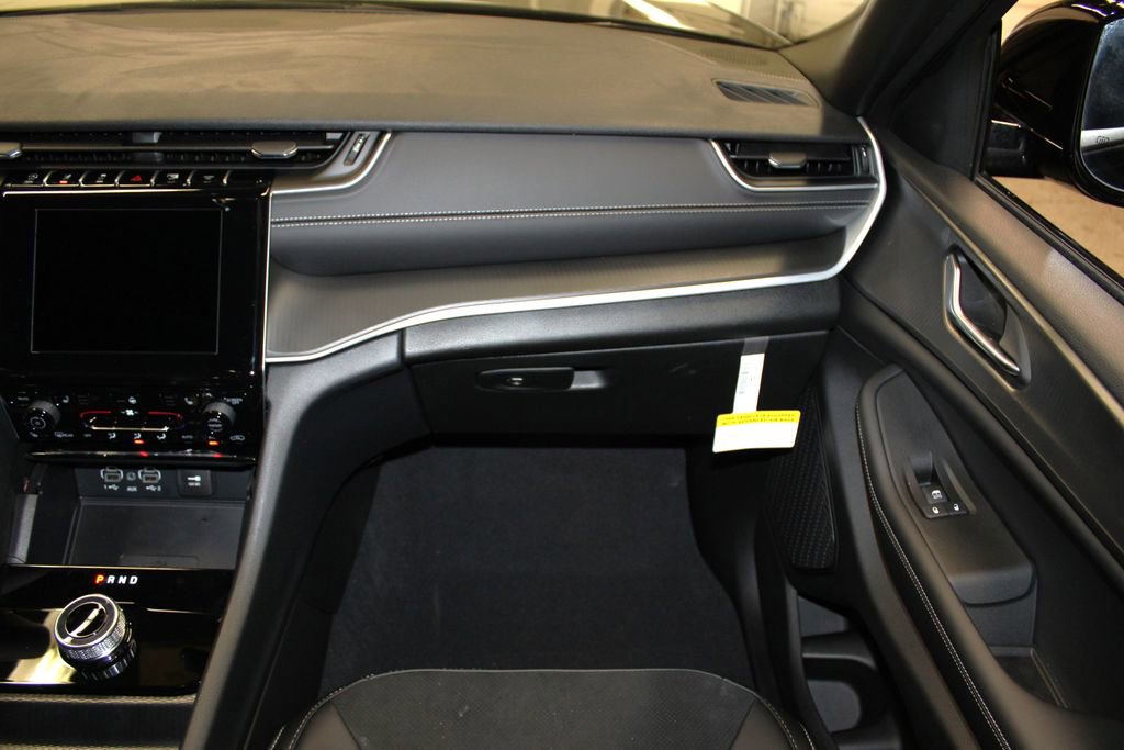 New 2025 Jeep Grand Cherokee Altitude image 30