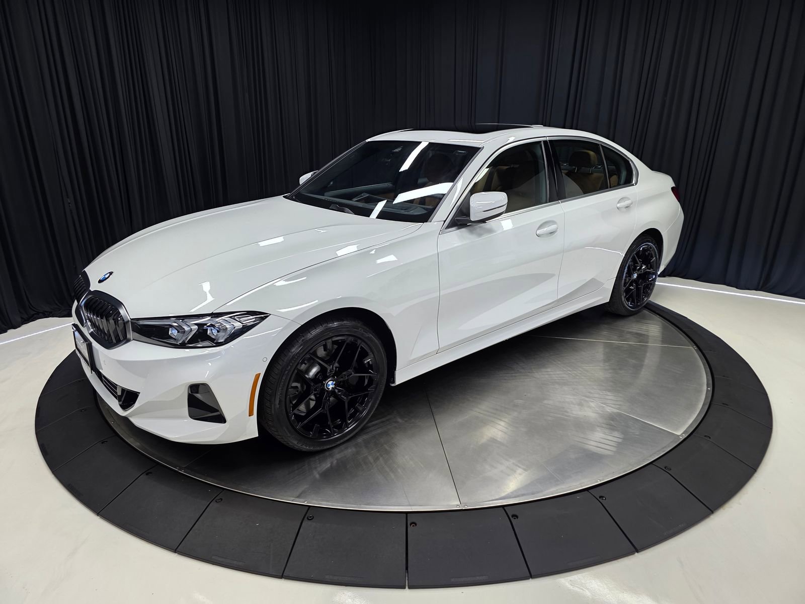 Used 2025 BMW 330i xDrive Sedan w/ Premium Package image 8