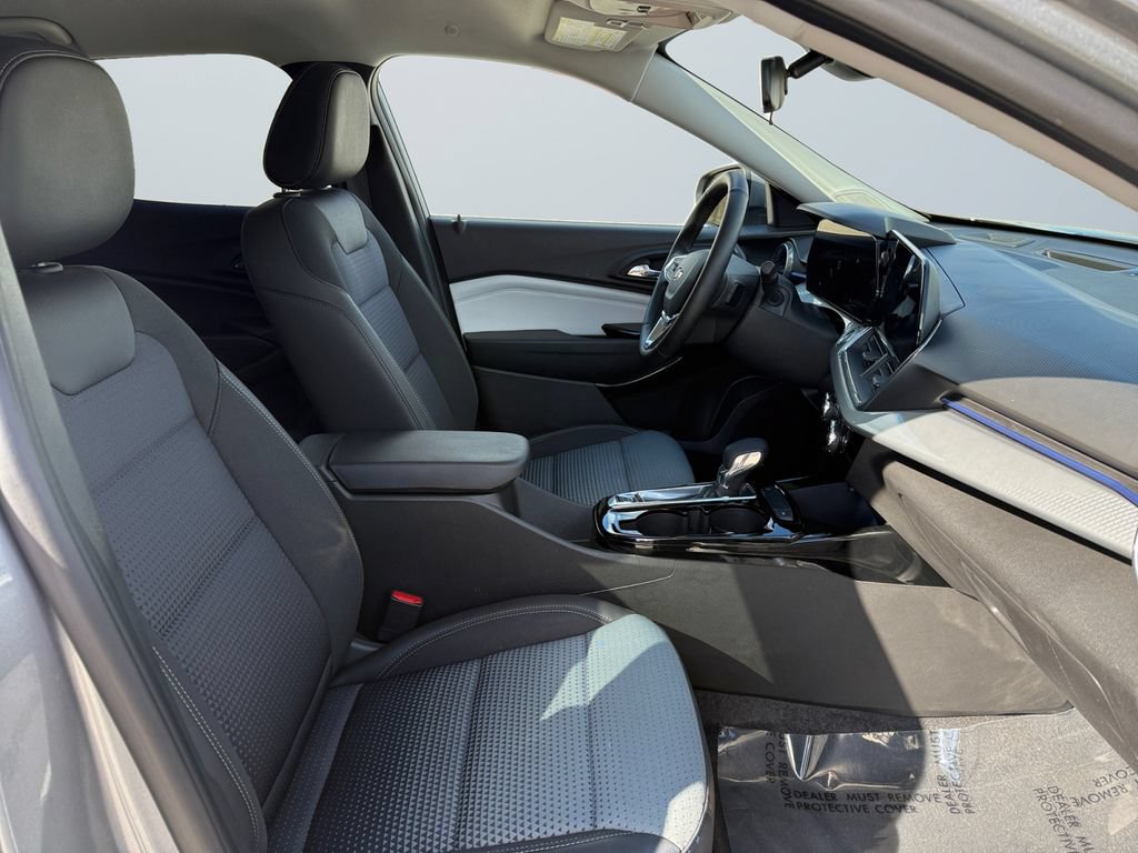 Used 2025 Chevrolet Trax LT w/ Driver Confidence Package FWD image 15