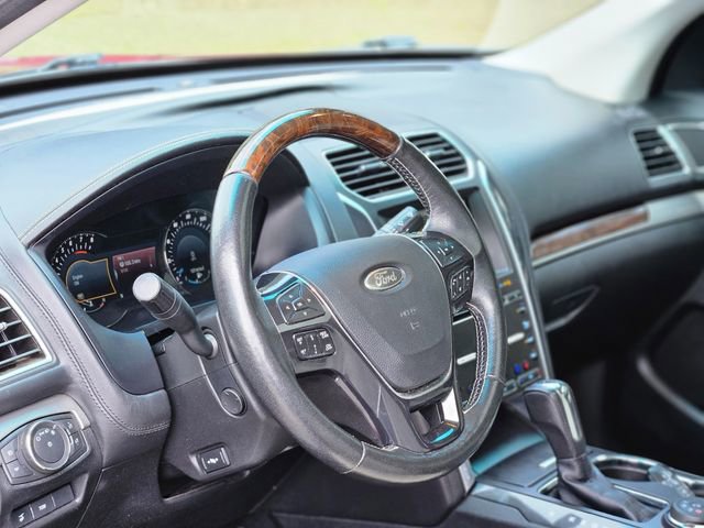 Used 2016 Ford Explorer Platinum image 12