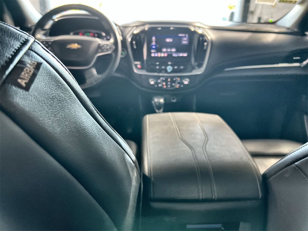 Used 2022 Chevrolet Traverse LT image 21