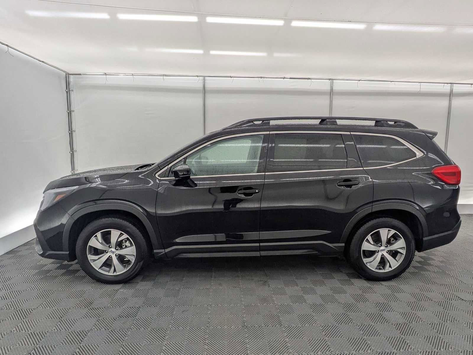 Used 2024 Subaru Ascent Premium w/ Convenience Package image 3