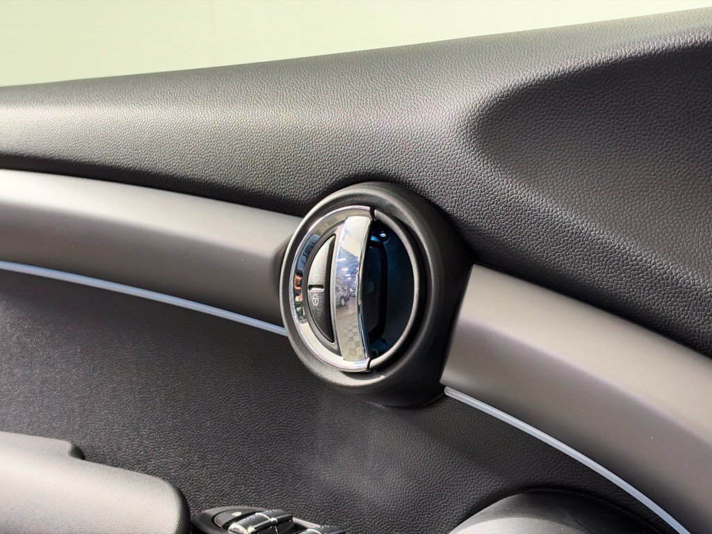 Certified 2024 MINI Cooper 4-Door Hardtop FWD image 29