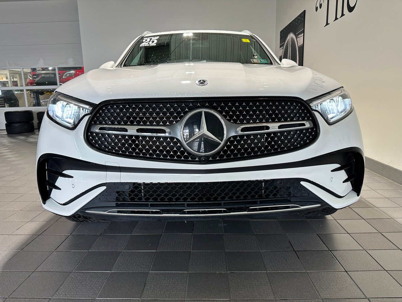Used 2025 Mercedes-Benz GLC 300 4MATIC image 2
