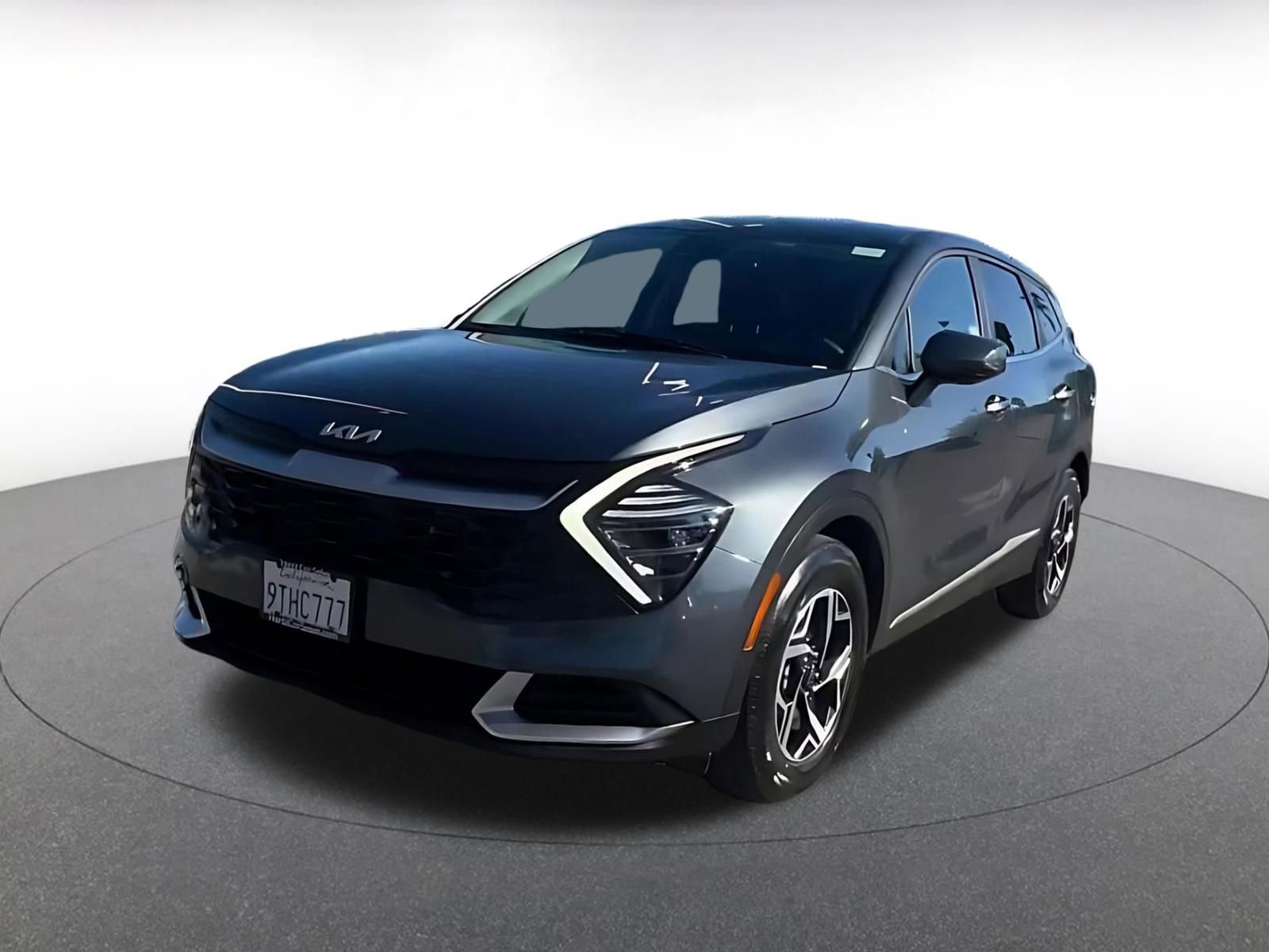 Used 2025 Kia Sportage LX image 7