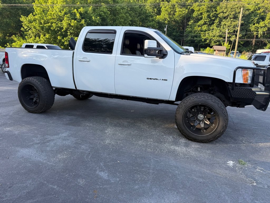 Used 2011 GMC Sierra 2500 Denali w/ Suspension Package, Off-Road AWD/4WD image 54