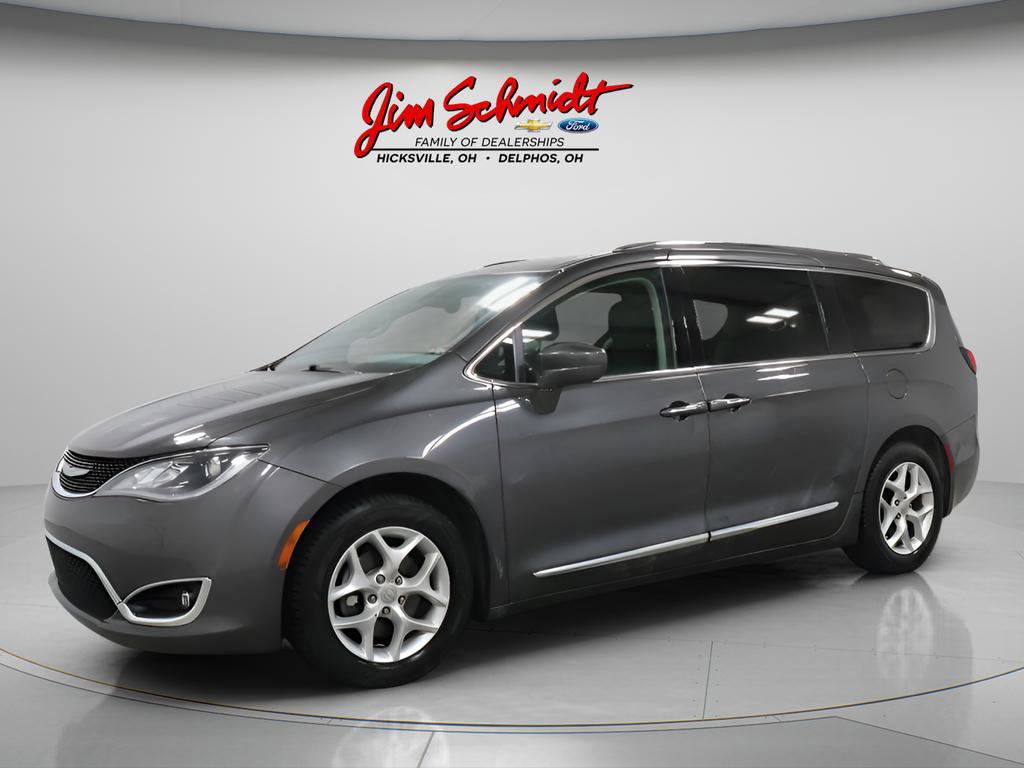 Used 2018 Chrysler Pacifica Touring-L w/ Tire & Wheel Group image 2