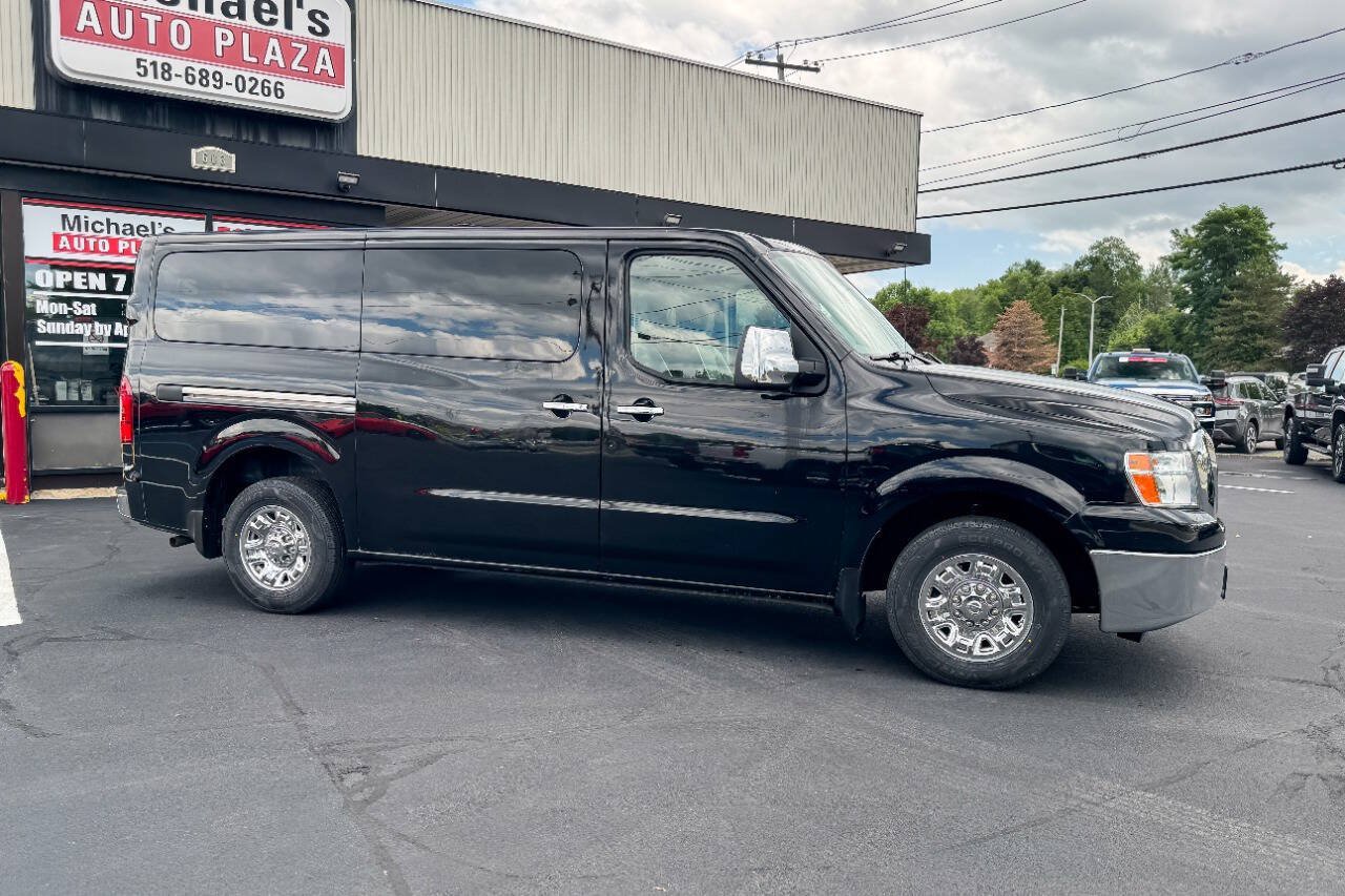 Used 2018 Nissan NV 3500 SV w/ Navigation Package RWD image 3