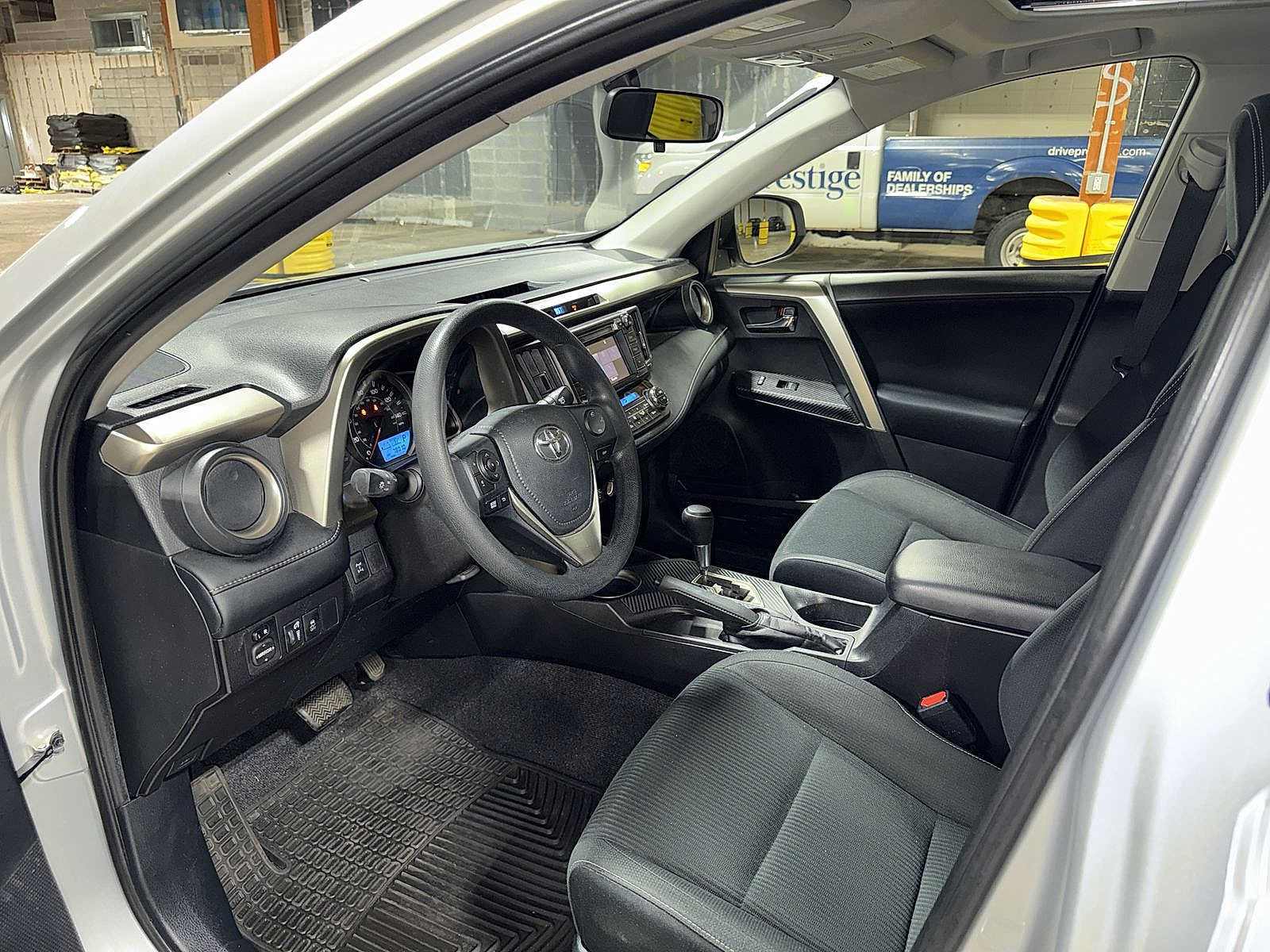 Used 2015 Toyota RAV4 XLE AWD/4WD image 28
