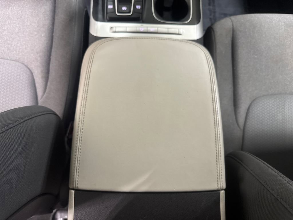 Used 2022 Kia Carnival LX FWD image 33