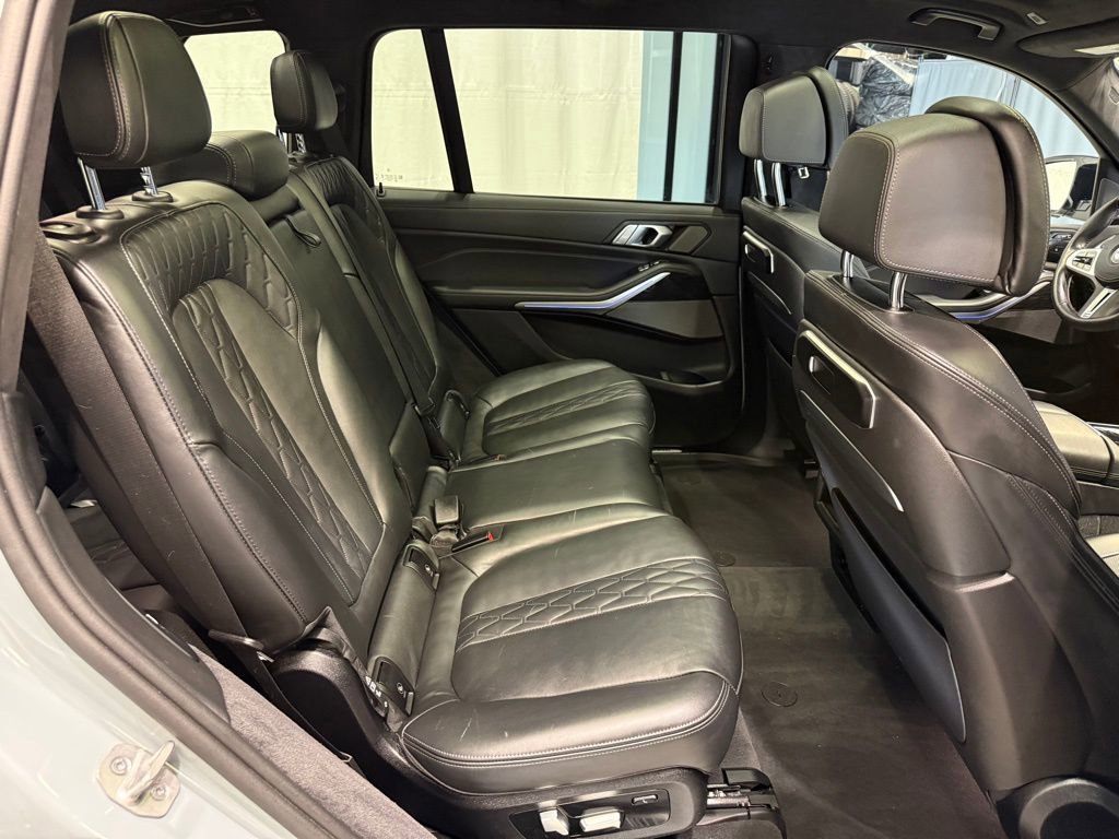 Used 2025 BMW X7 M60i image 26