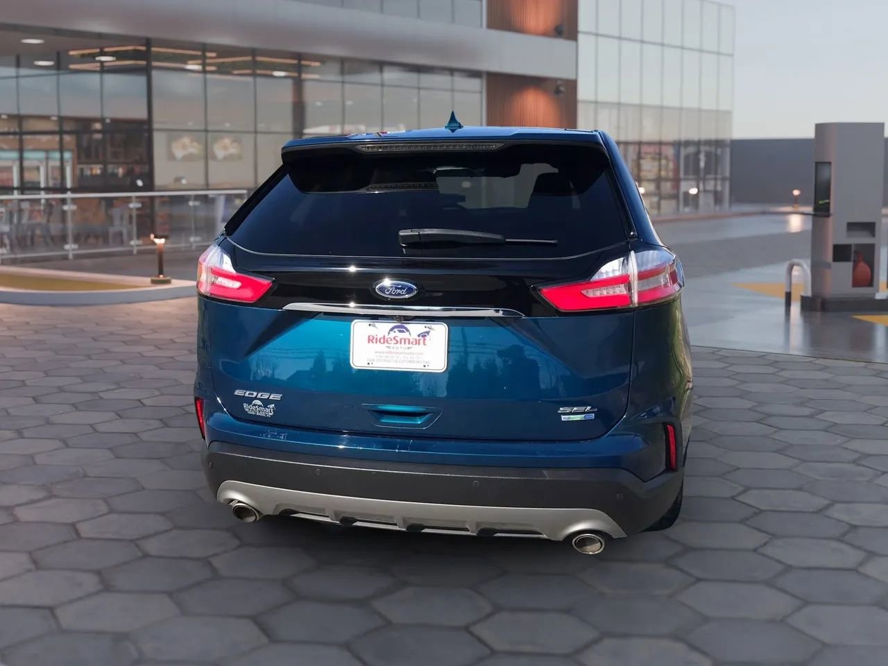 Used 2020 Ford Edge SEL w/ Cold Weather Package image 9