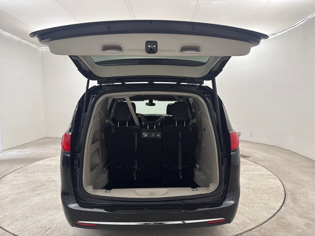 Used 2017 Chrysler Pacifica Touring-L Plus FWD image 26