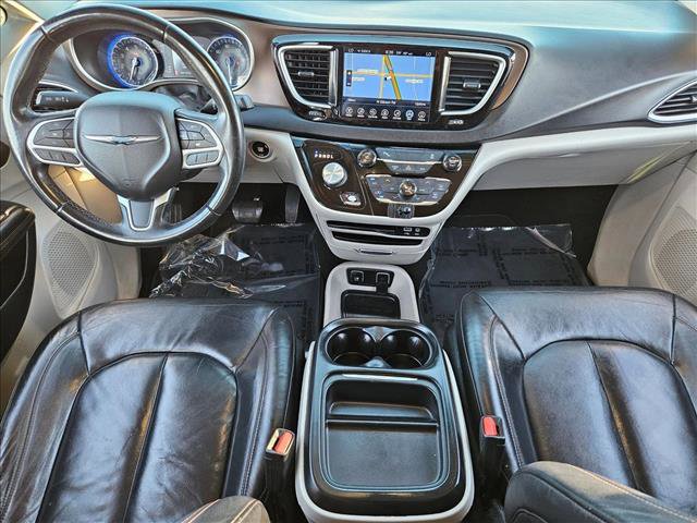Used 2017 Chrysler Pacifica Touring-L image 16
