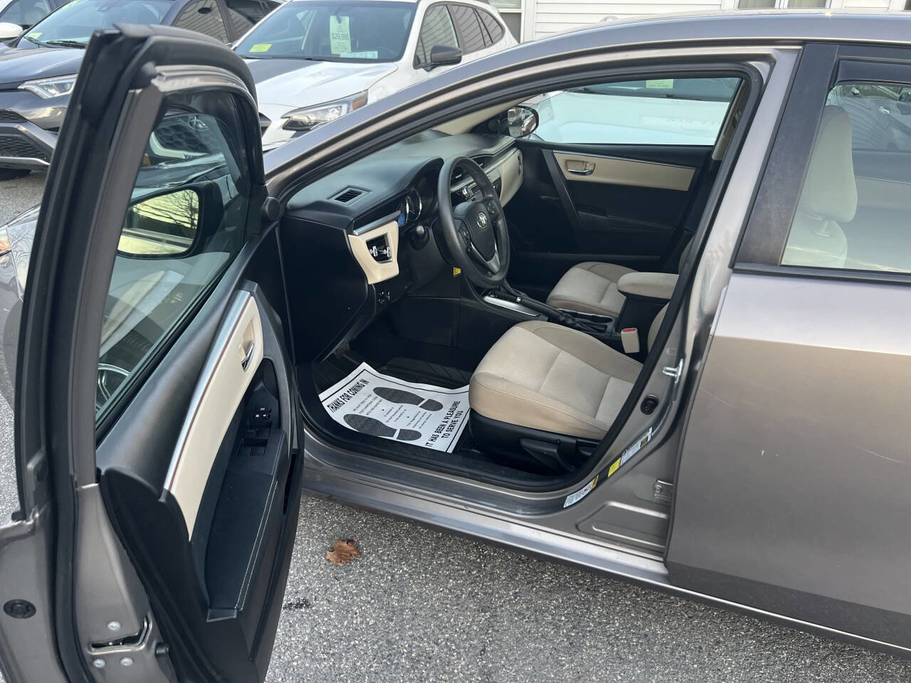 Used 2015 Toyota Corolla LE FWD image 19
