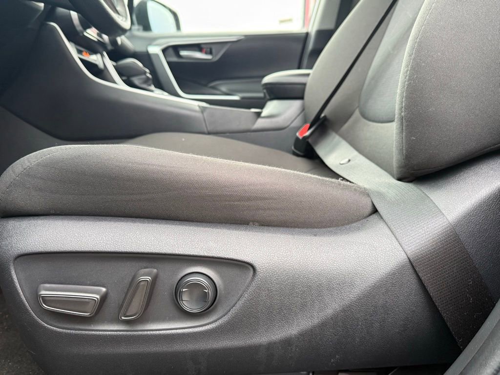Used 2025 Toyota RAV4 XLE image 10