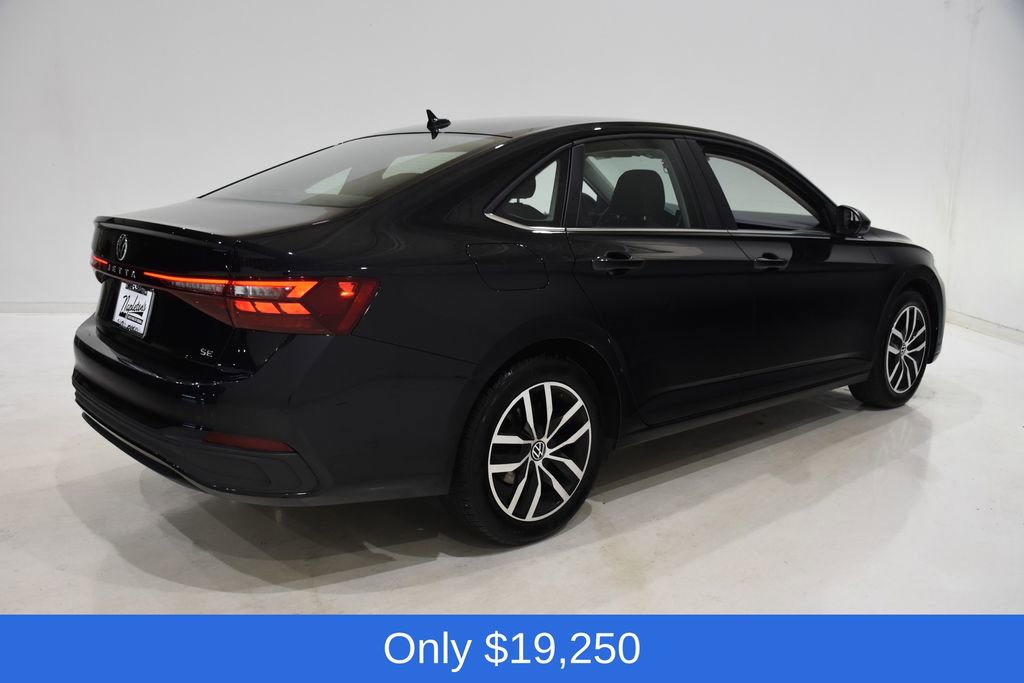 Used 2025 Volkswagen Jetta SE image 4