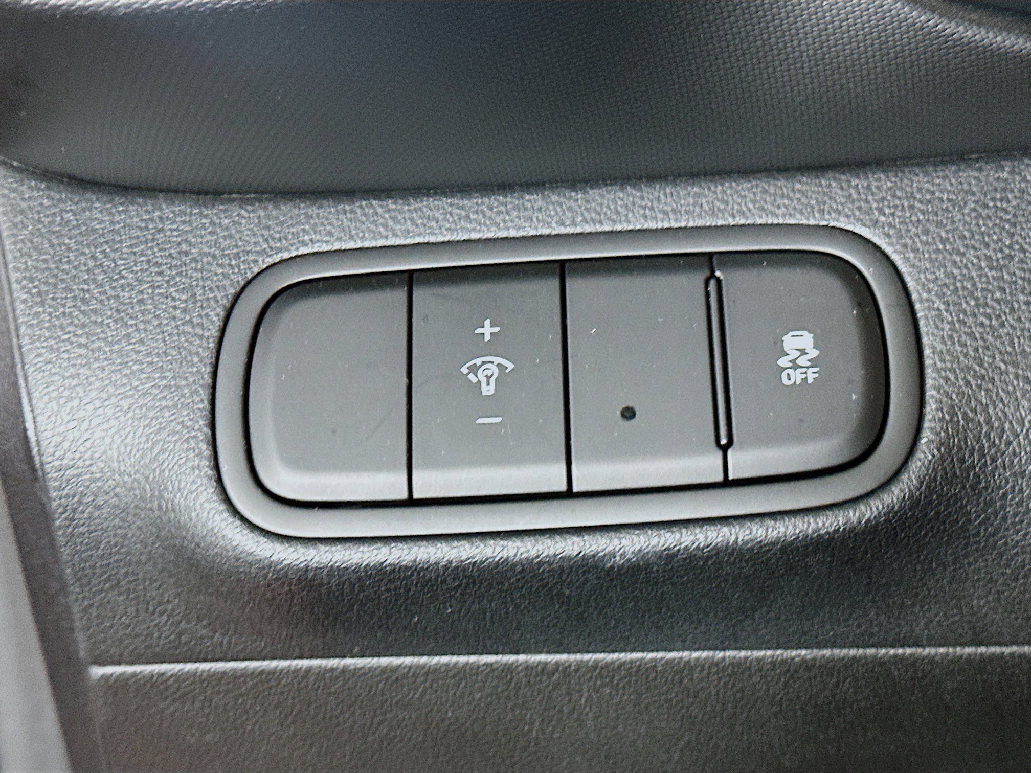 Used 2024 Hyundai Venue Limited image 17