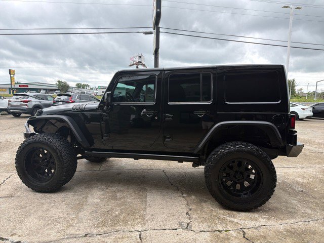 Used 2018 Jeep Wrangler Unlimited Rubicon w/ Connectivity Group AWD/4WD image 11