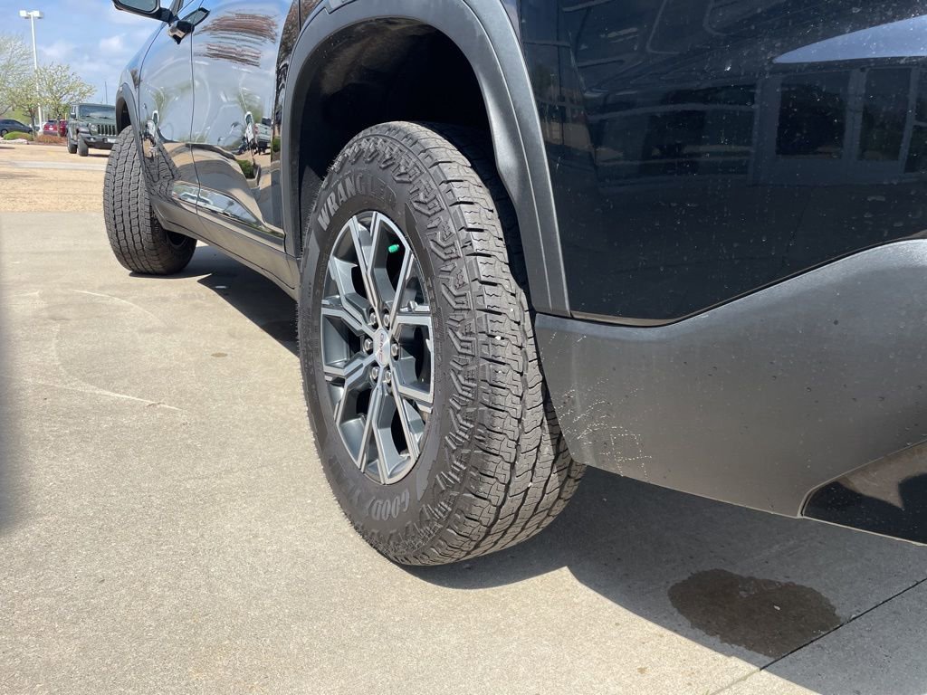 Used 2025 GMC Acadia AT4 w/ LPO, Floor Liner Package image 18