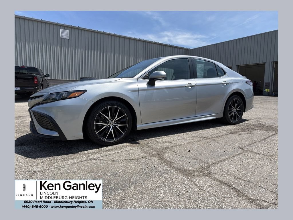 Used 2023 Toyota Camry SE FWD image 1