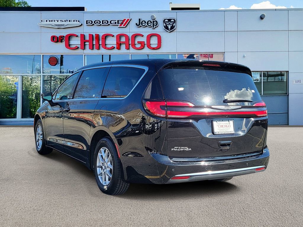 Certified 2024 Chrysler Pacifica Touring-L image 3