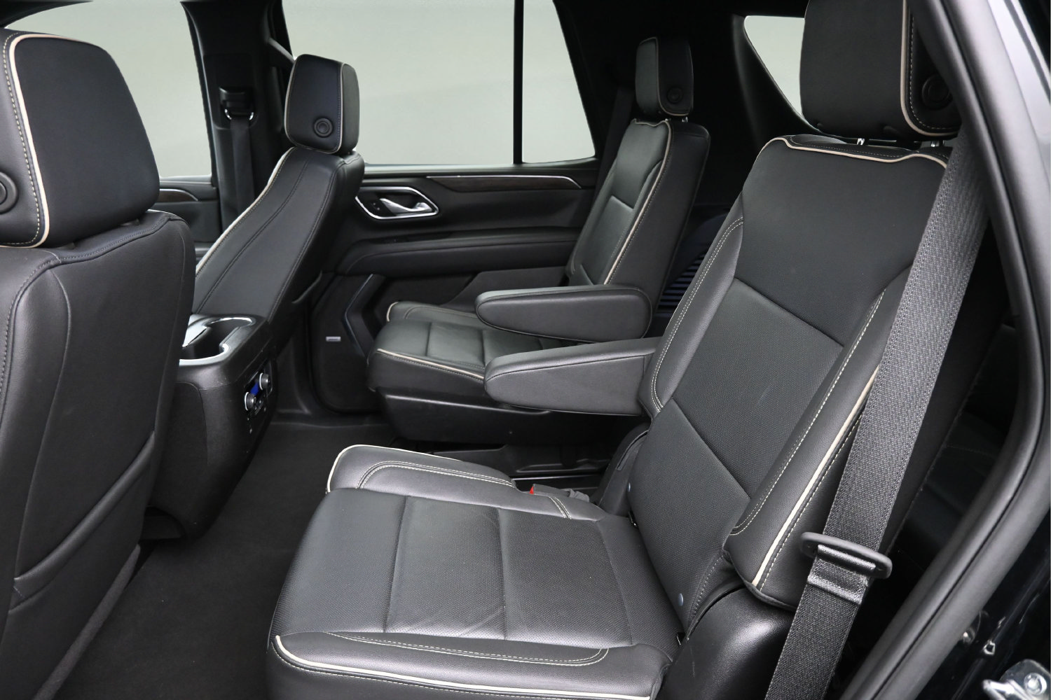 Used 2024 Chevrolet Tahoe Premier AWD/4WD image 17