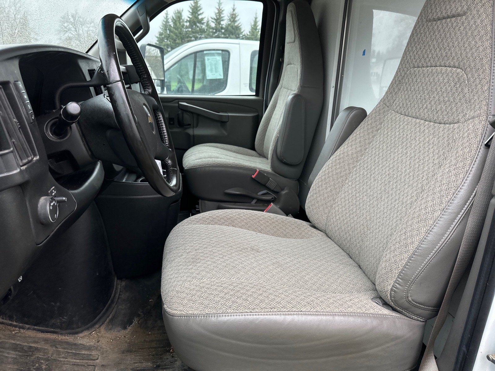 Used 2022 Chevrolet Express 3500 w/ Driver Convenience Package RWD image 13