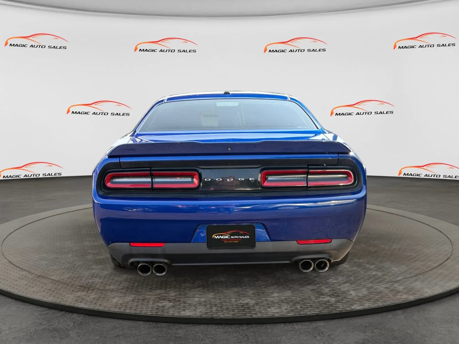 Used 2018 Dodge Challenger R/T RWD image 9