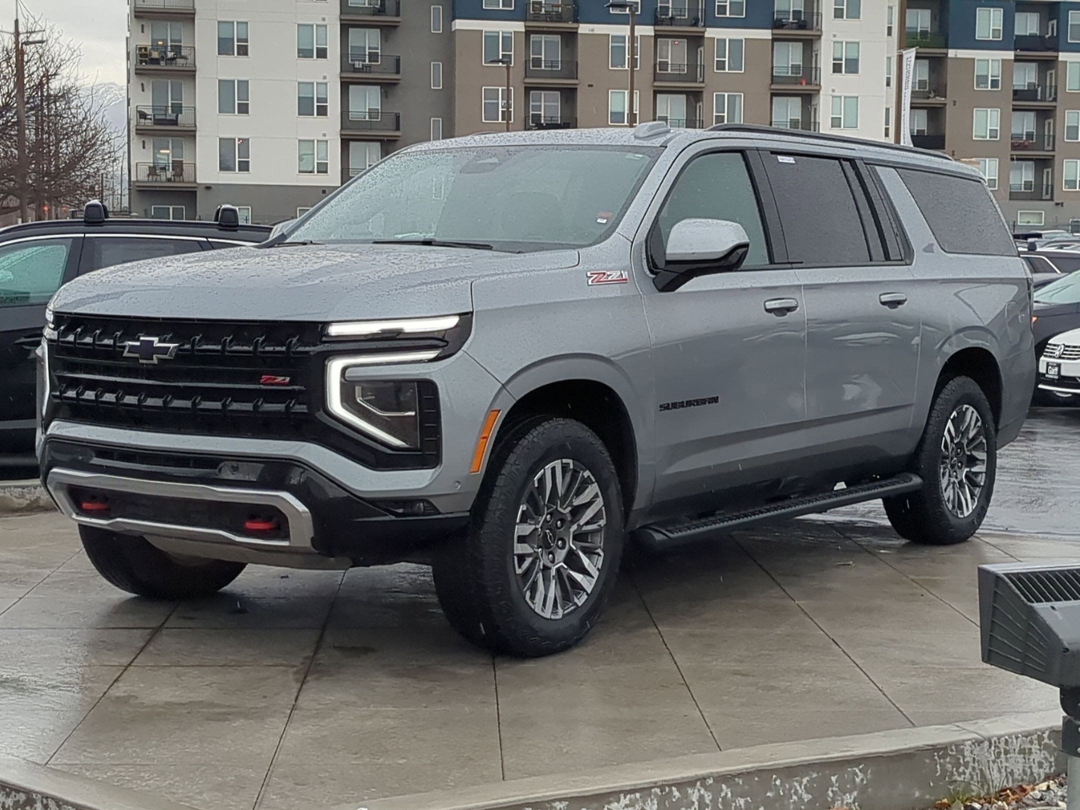 Used 2025 Chevrolet Suburban Z71 image 9