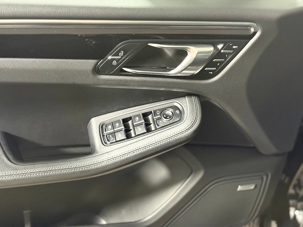 Used 2023 Porsche Macan S AWD/4WD image 24