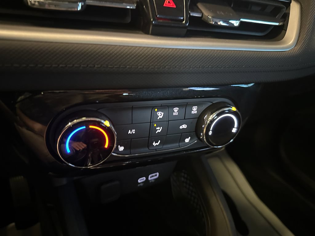 Used 2024 Chevrolet TrailBlazer LT w/ LT Cold Weather Package AWD/4WD image 15