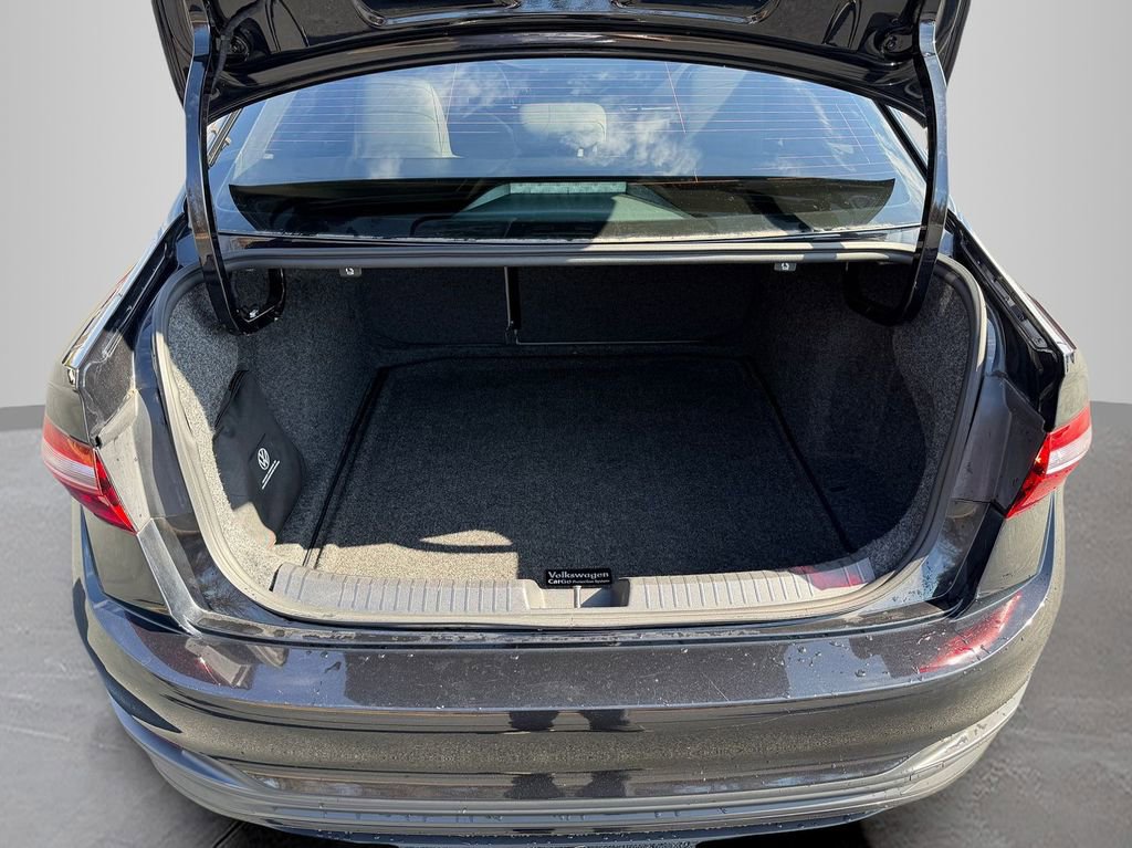 Used 2022 Volkswagen Jetta SE image 8