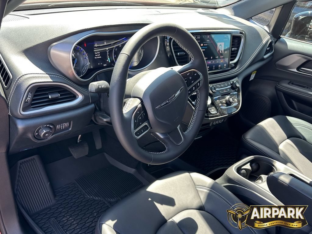 New 2025 Chrysler Pacifica Select FWD image 16
