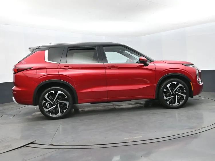 Used 2024 Mitsubishi Outlander SEL image 4