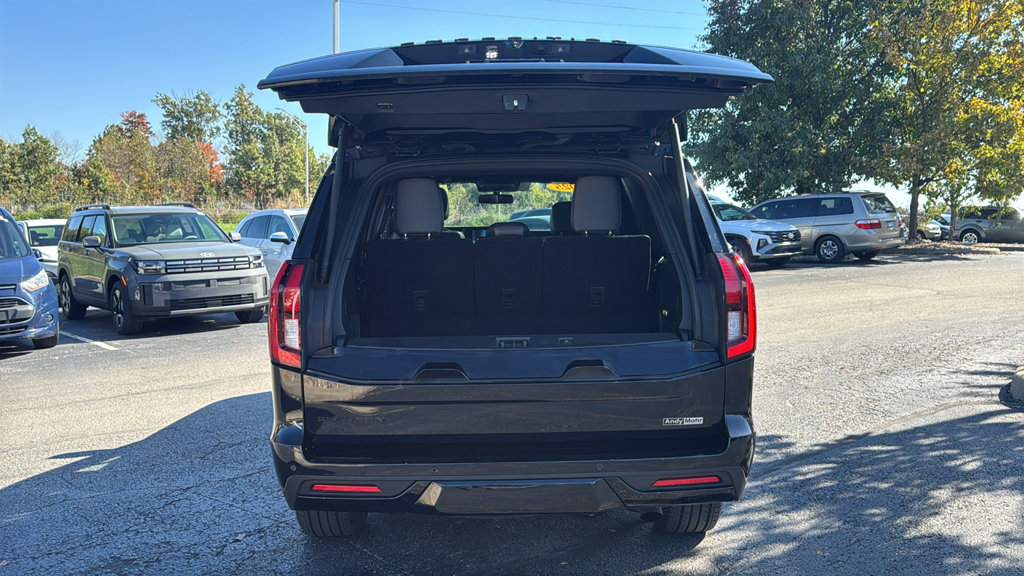 Used 2025 Ford Expedition Platinum w/ Stealth Appearance Package AWD/4WD image 10